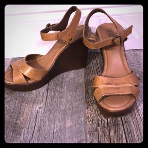 White Mountain Ultimate leather wedge sandal